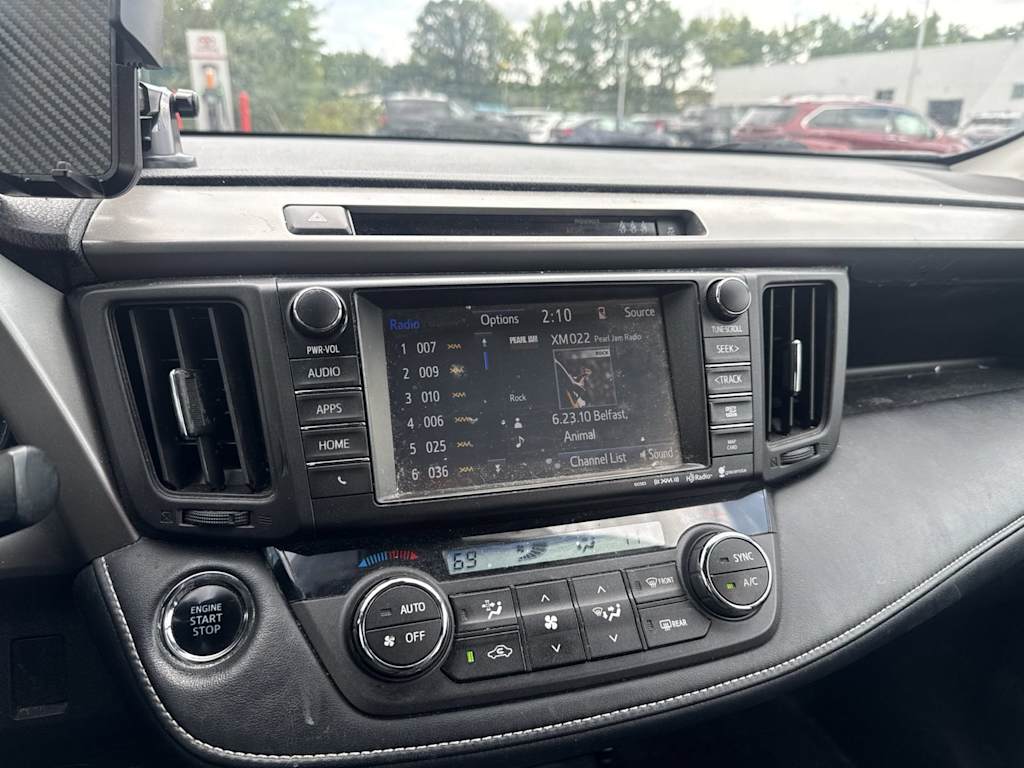 Thumbnail: 2018 Toyota RAV4 - 14