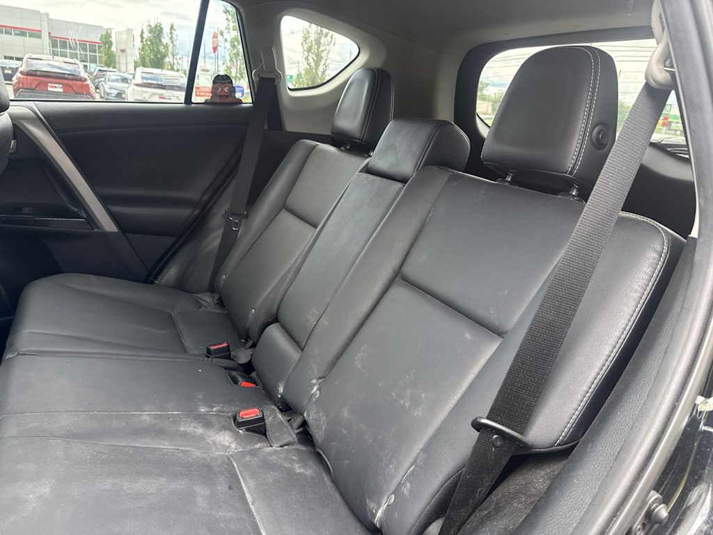 Thumbnail: 2018 Toyota RAV4 - 11