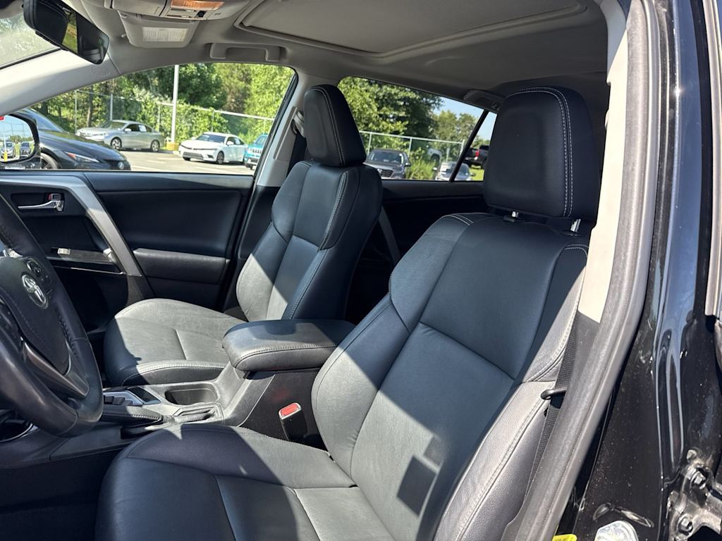 Thumbnail: 2018 Toyota RAV4 - 9