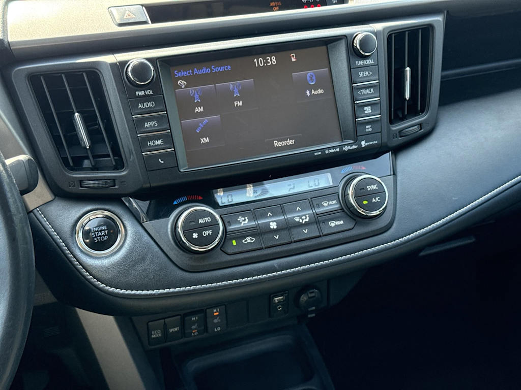 Thumbnail: 2018 Toyota RAV4 - 21