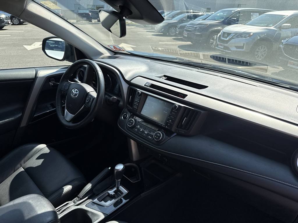 Thumbnail: 2018 Toyota RAV4 - 8