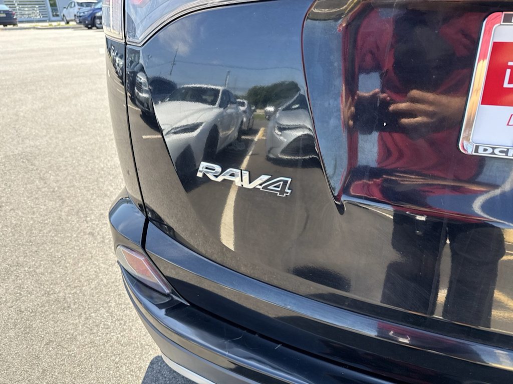 Thumbnail: 2018 Toyota RAV4 - 6