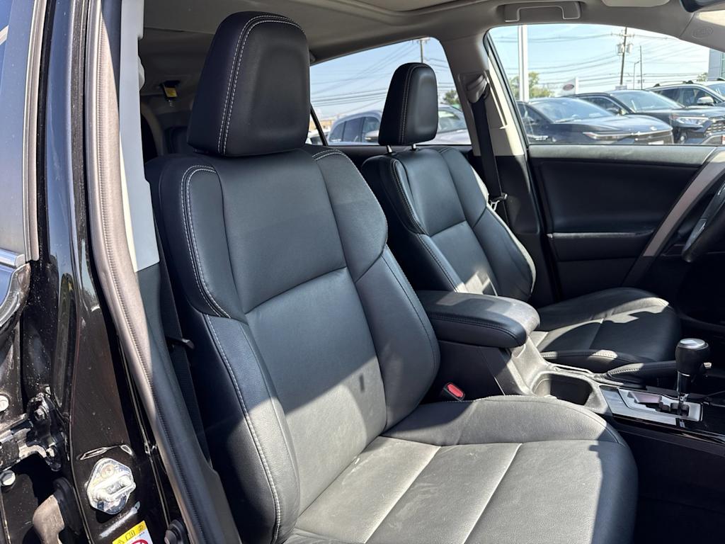 Thumbnail: 2018 Toyota RAV4 - 10