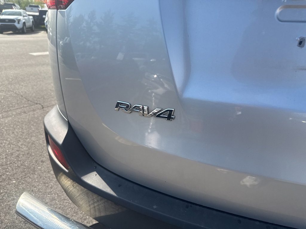 Thumbnail: 2015 Toyota RAV4 - 19