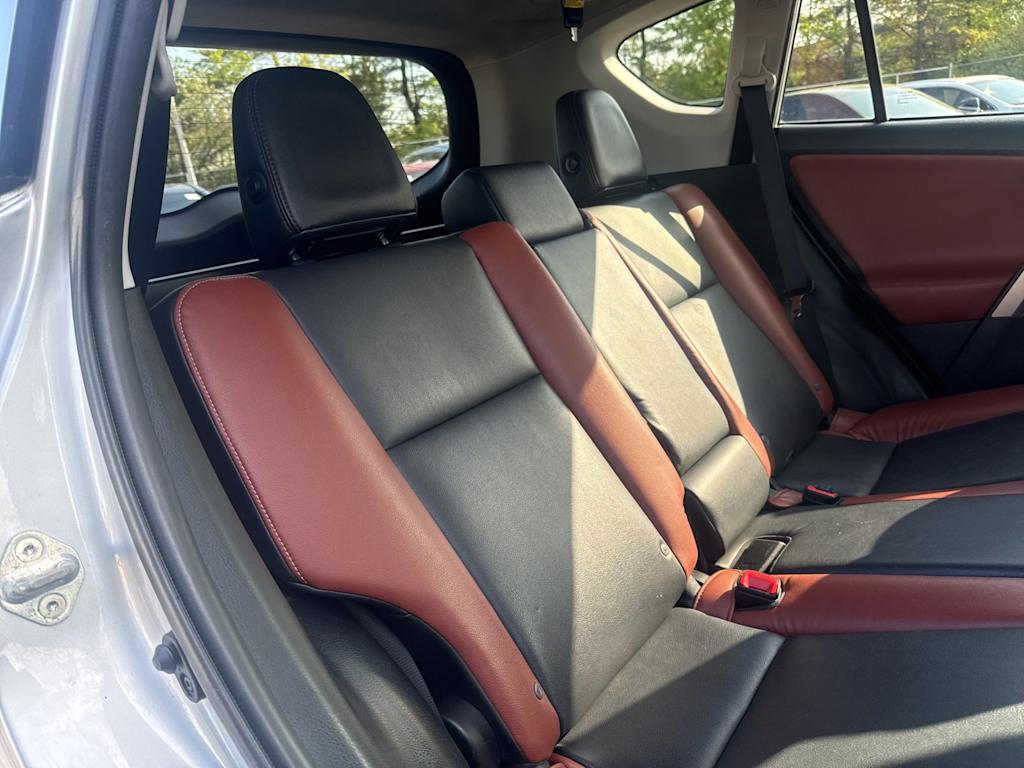 Thumbnail: 2015 Toyota RAV4 - 21