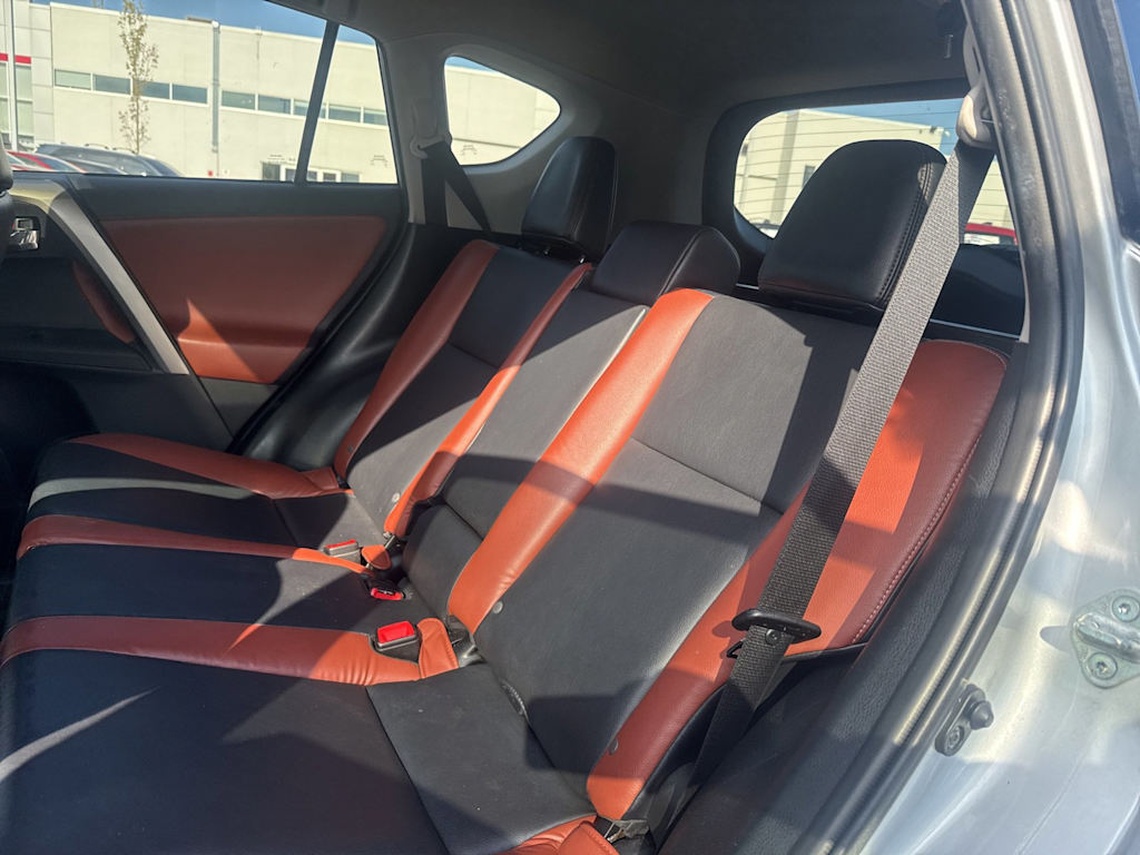 Thumbnail: 2015 Toyota RAV4 - 11