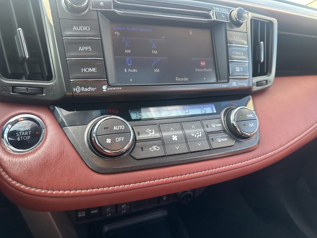 Thumbnail: 2015 Toyota RAV4 - 22