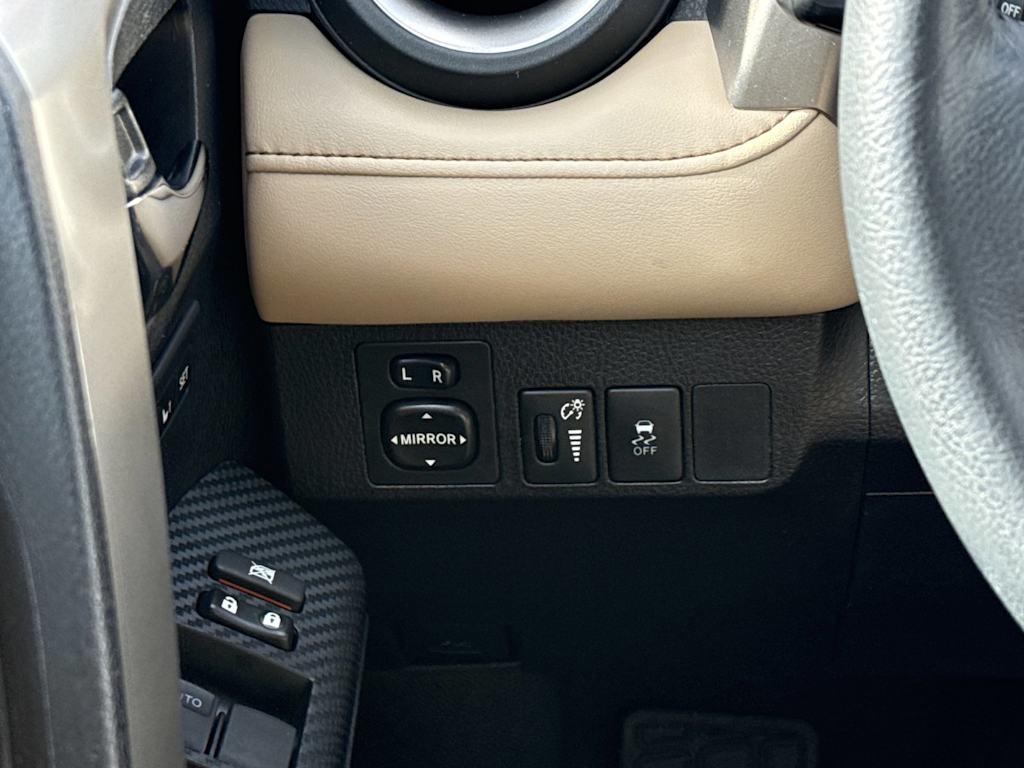 Thumbnail: 2015 Toyota RAV4 - 23
