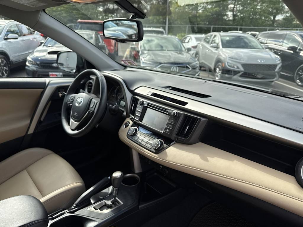 Thumbnail: 2015 Toyota RAV4 - 8