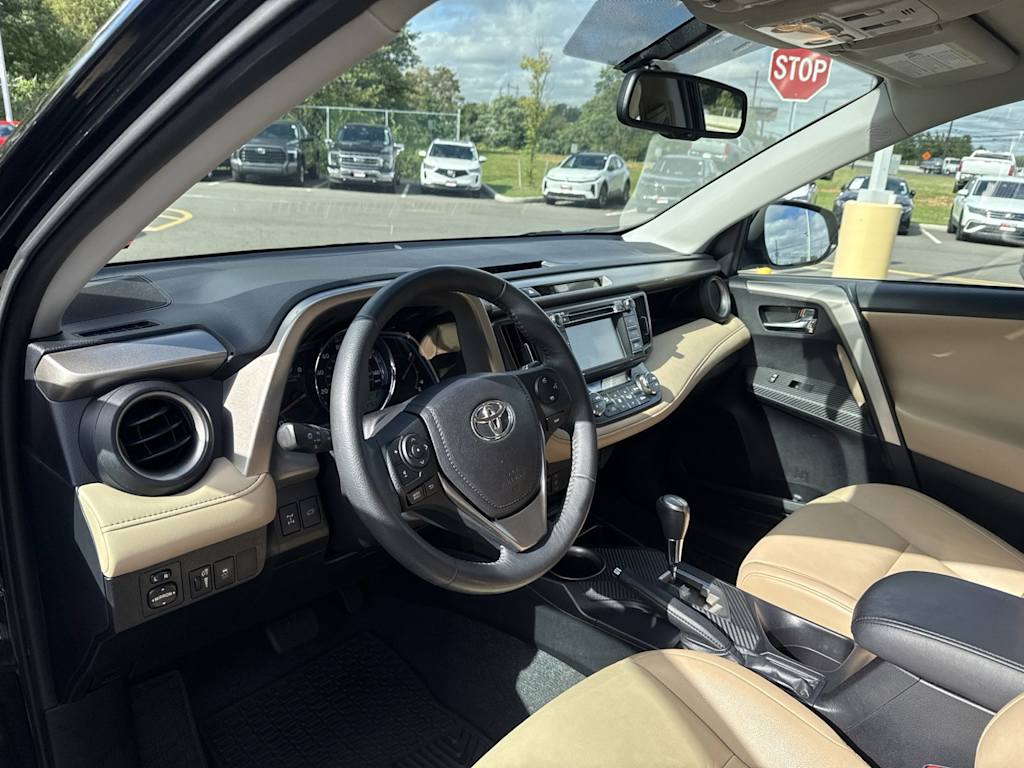 Thumbnail: 2015 Toyota RAV4 - 2