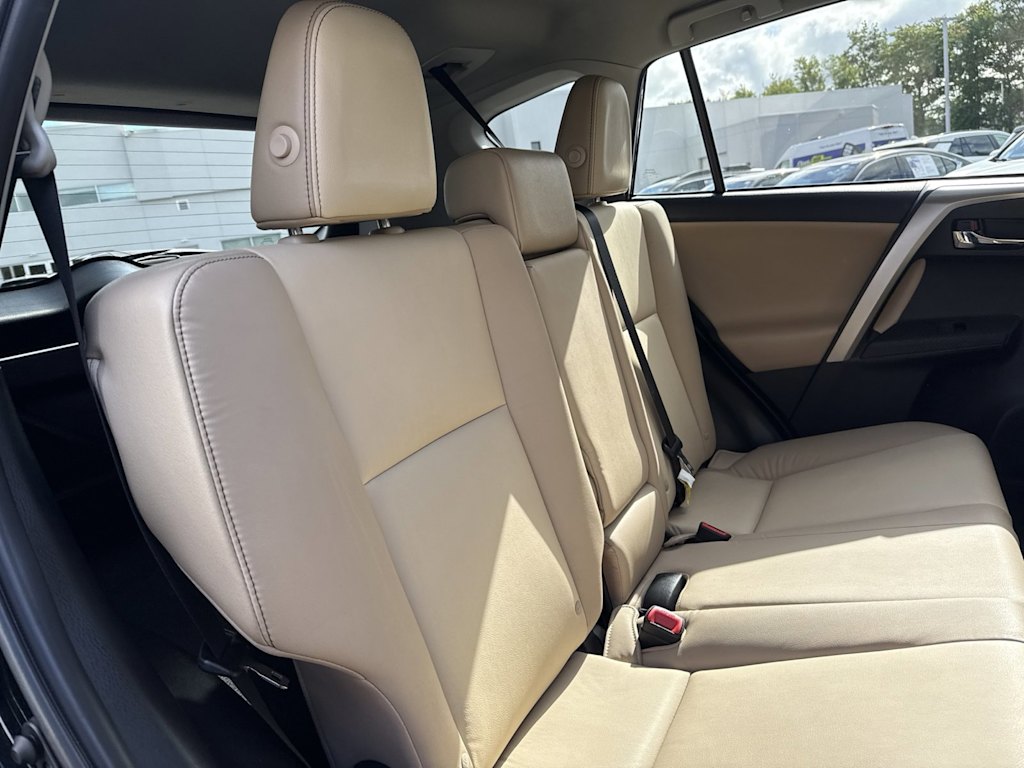 Thumbnail: 2015 Toyota RAV4 - 21
