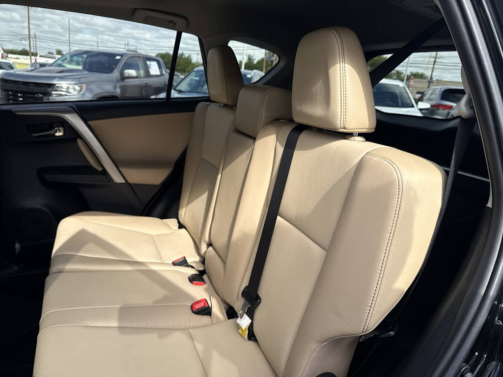 Thumbnail: 2015 Toyota RAV4 - 11