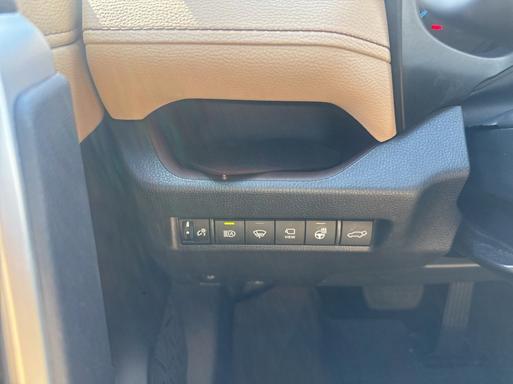 Thumbnail: 2020 Toyota RAV4 - 23