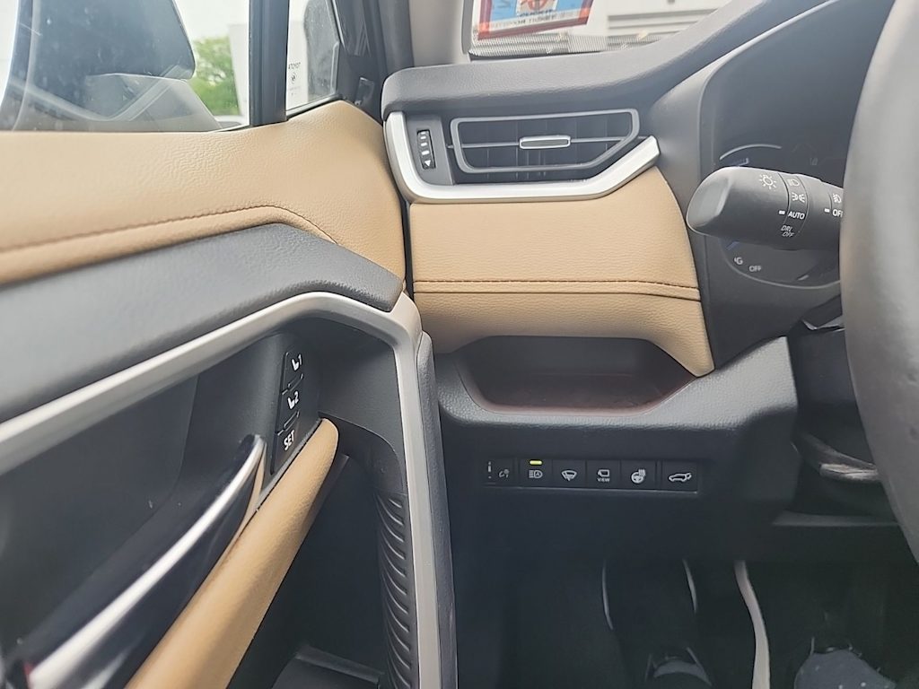 Thumbnail: 2020 Toyota RAV4 - 10