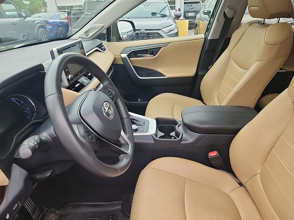 Thumbnail: 2020 Toyota RAV4 - 3