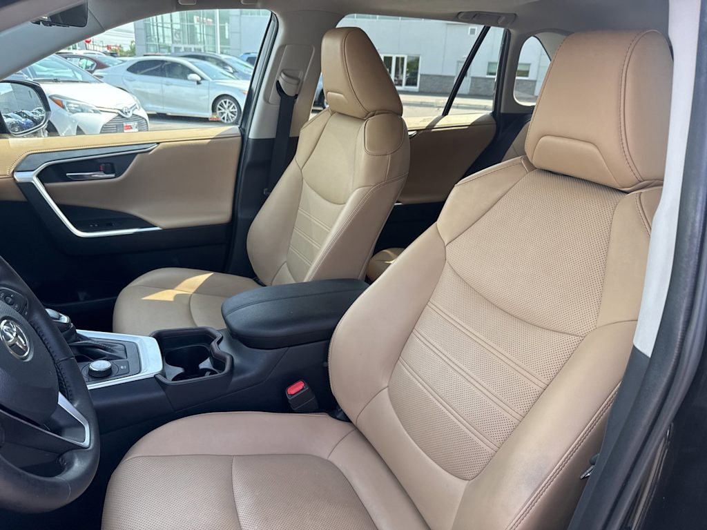 Thumbnail: 2020 Toyota RAV4 - 10