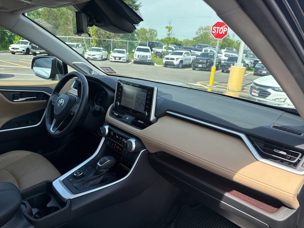 Thumbnail: 2020 Toyota RAV4 - 9