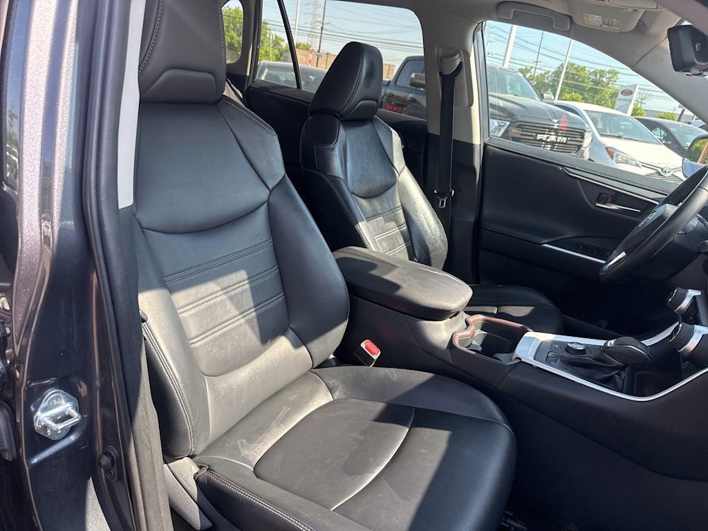 Thumbnail: 2019 Toyota RAV4 - 10