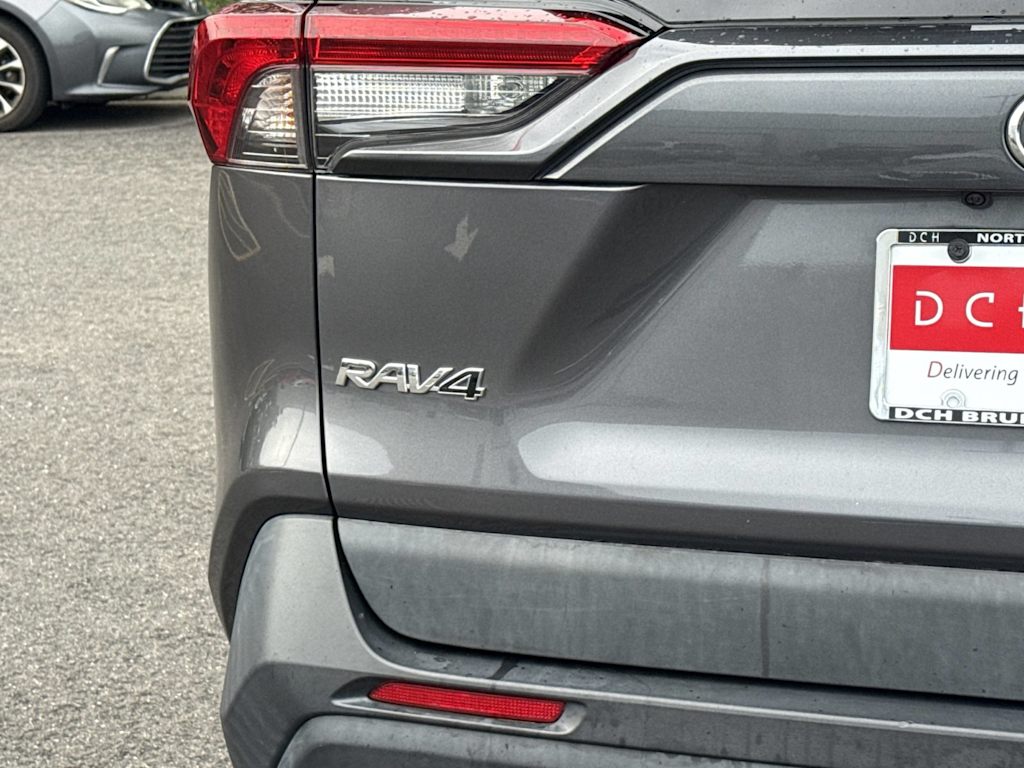 Thumbnail: 2022 Toyota RAV4 - 21