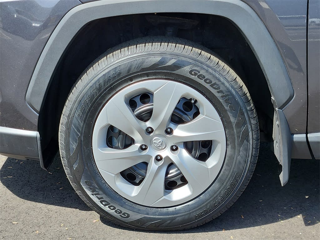 2023 Toyota RAV4 LE 8