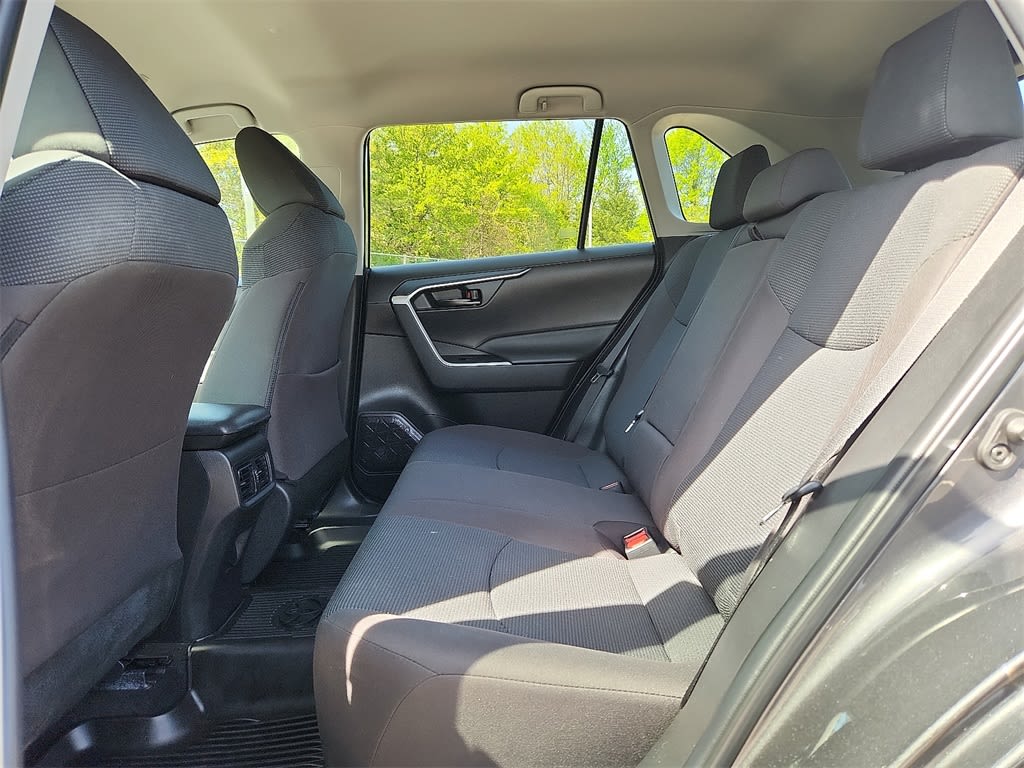2023 Toyota RAV4 LE 11