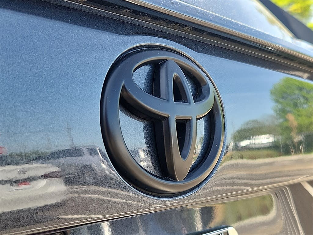 2023 Toyota RAV4 LE 7