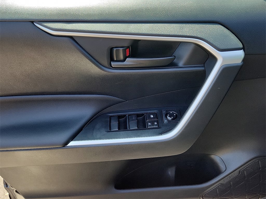2023 Toyota RAV4 LE 20