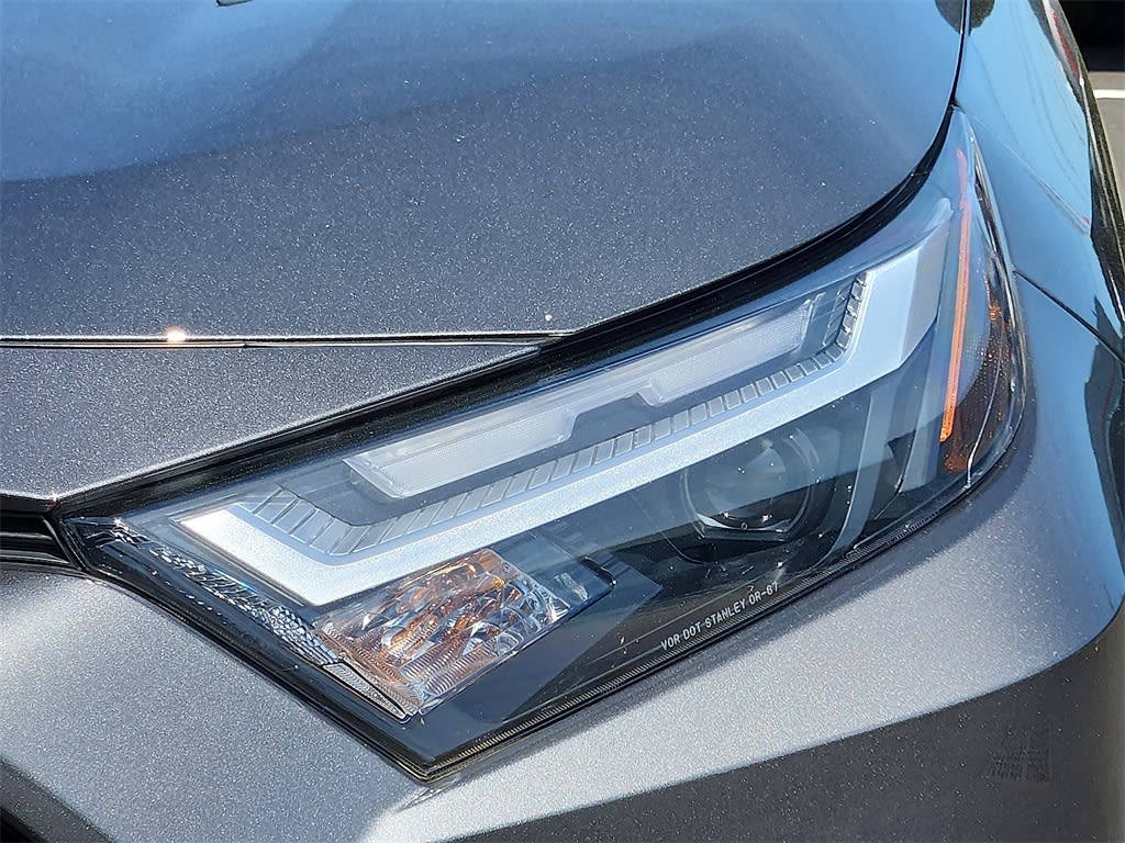 2023 Toyota RAV4 LE 19