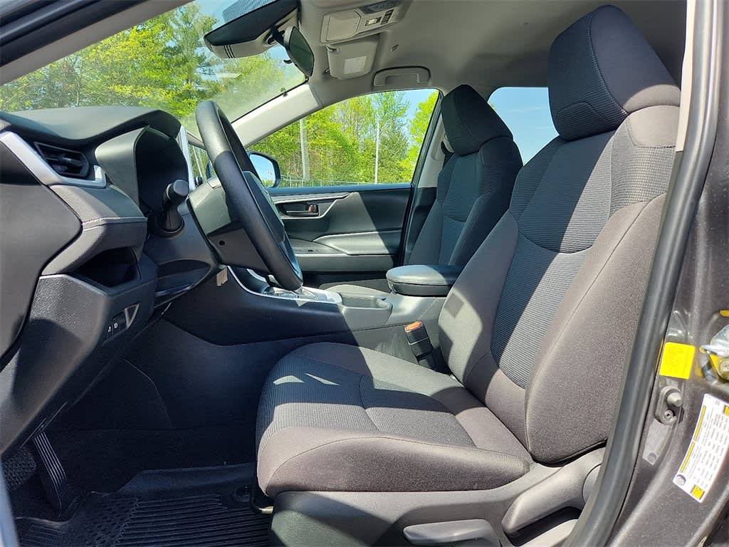 2023 Toyota RAV4 LE 10
