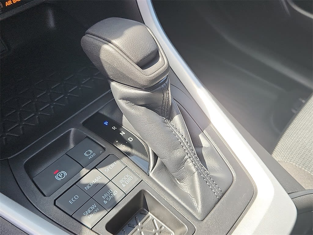 2023 Toyota RAV4 LE 13