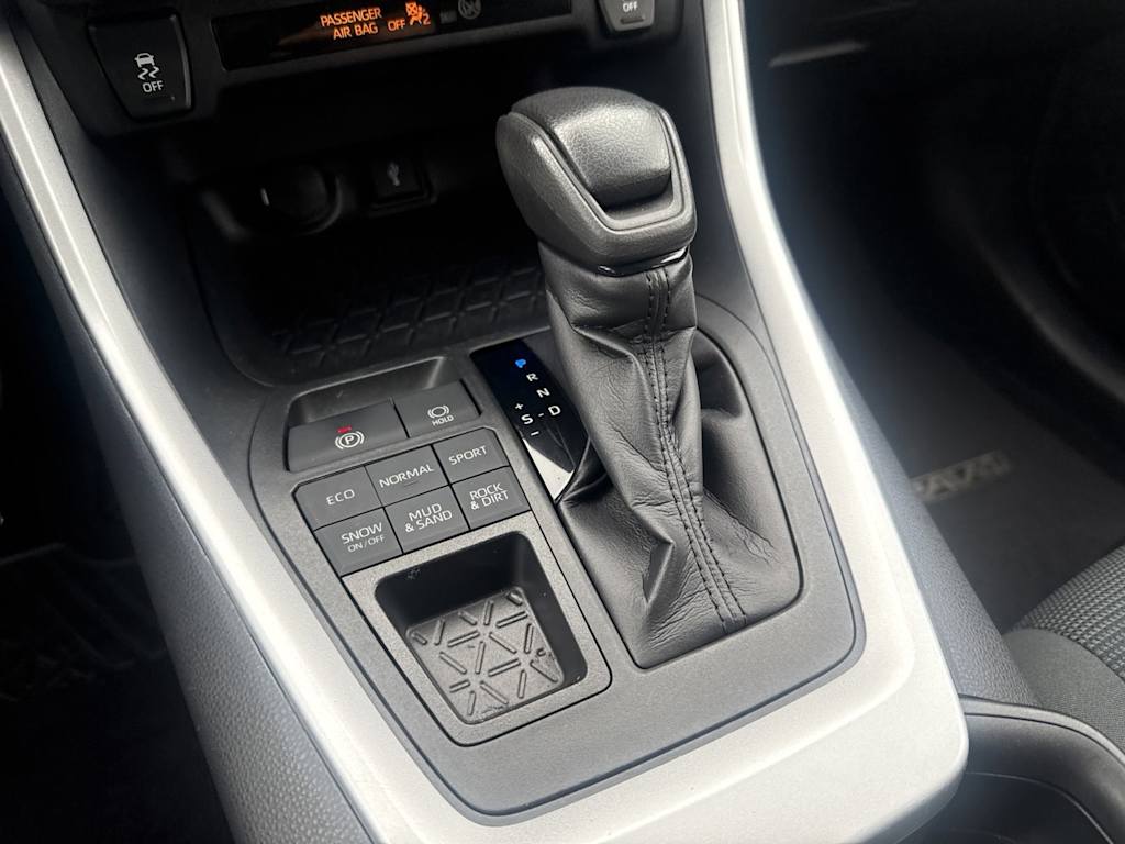Thumbnail: 2020 Toyota RAV4 - 15
