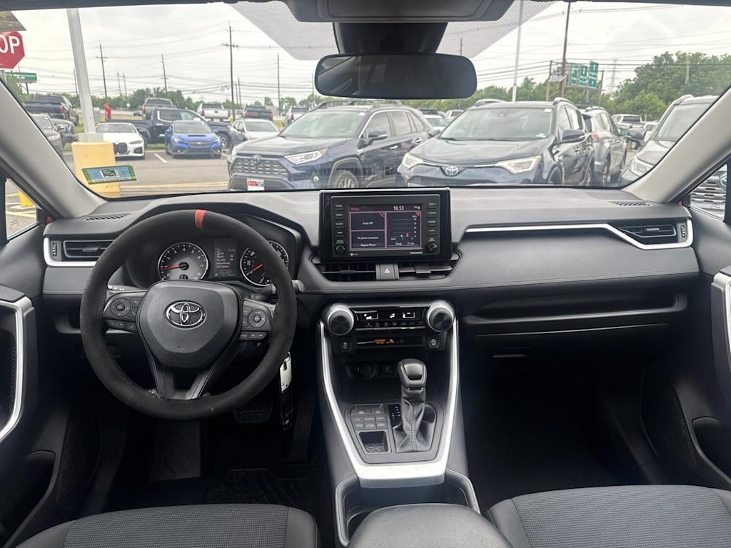 Thumbnail: 2020 Toyota RAV4 - 12