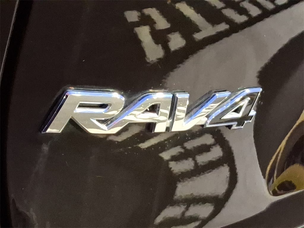 2022 Toyota RAV4 LE 7