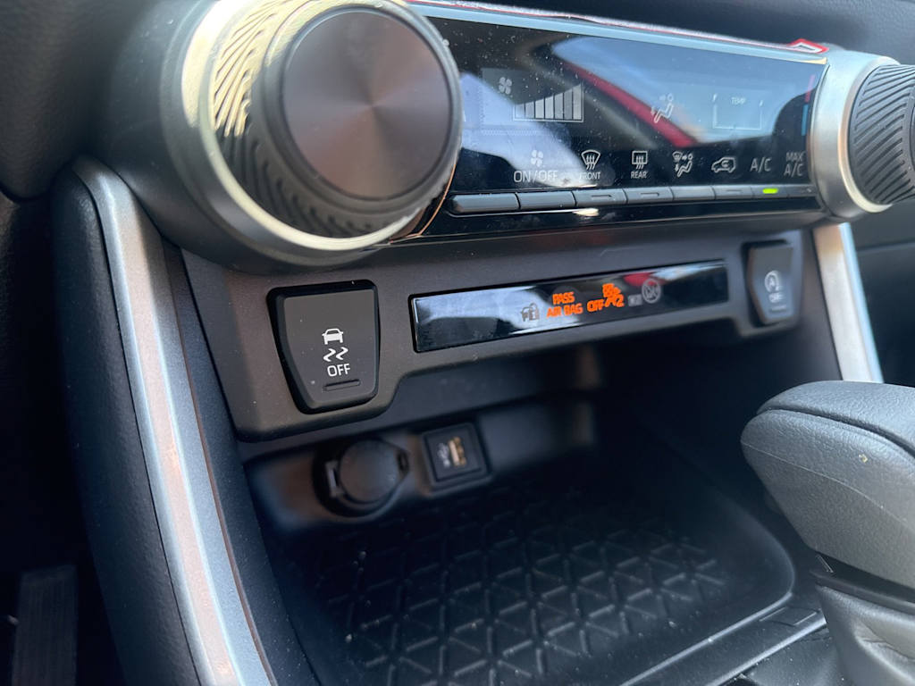 Thumbnail: 2025 Toyota RAV4 - 25