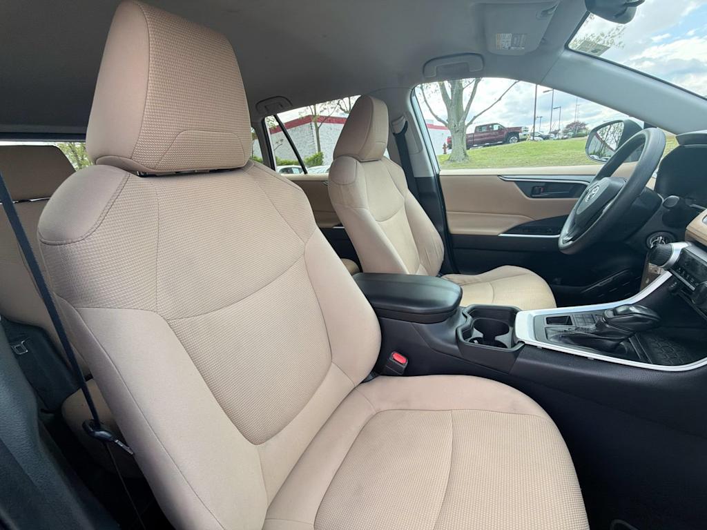 Thumbnail: 2019 Toyota RAV4 - 28