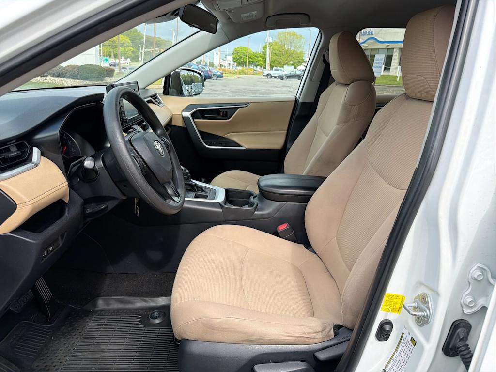 Thumbnail: 2019 Toyota RAV4 - 10