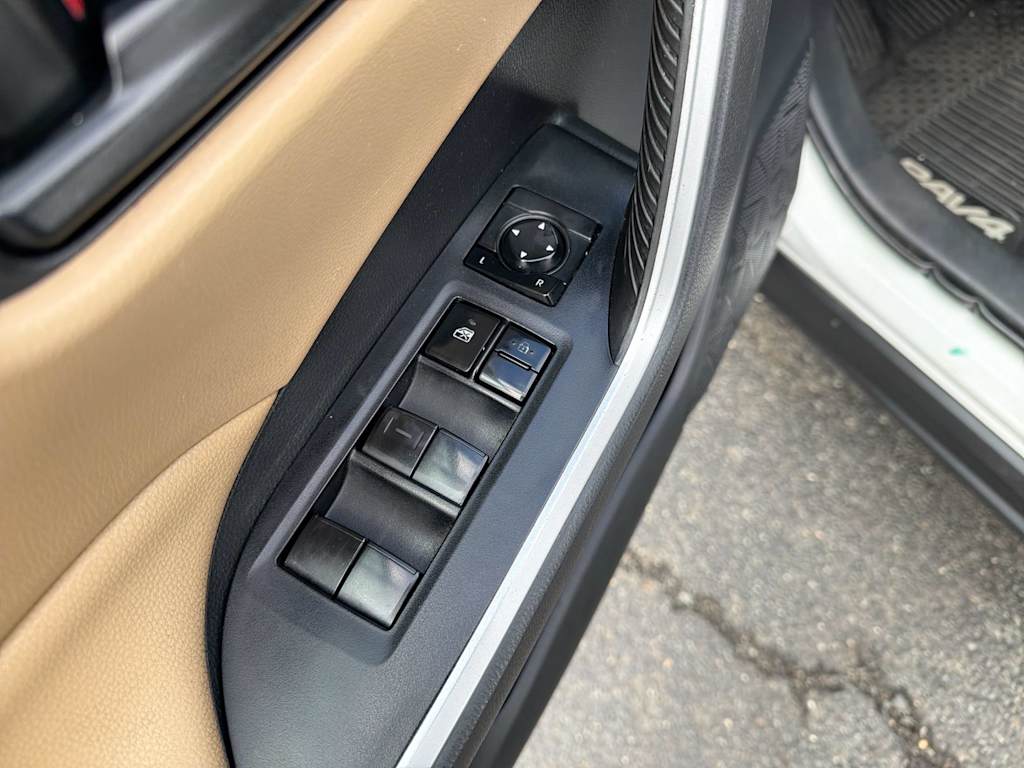 Thumbnail: 2019 Toyota RAV4 - 31