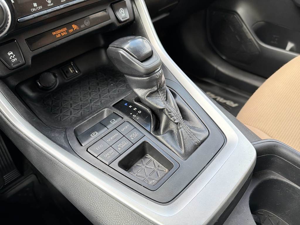 Thumbnail: 2019 Toyota RAV4 - 16