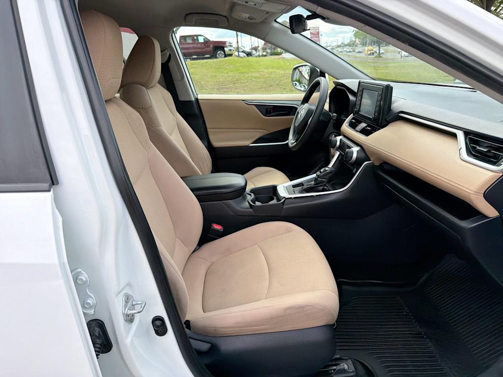 Thumbnail: 2019 Toyota RAV4 - 11