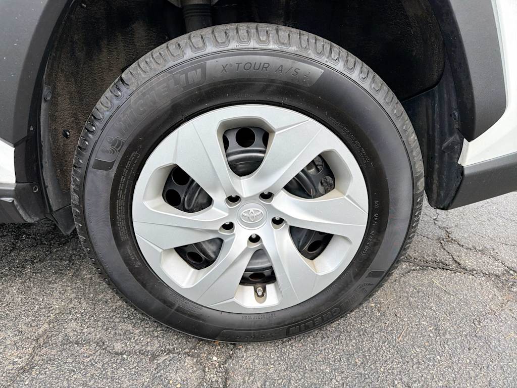 Thumbnail: 2019 Toyota RAV4 - 8