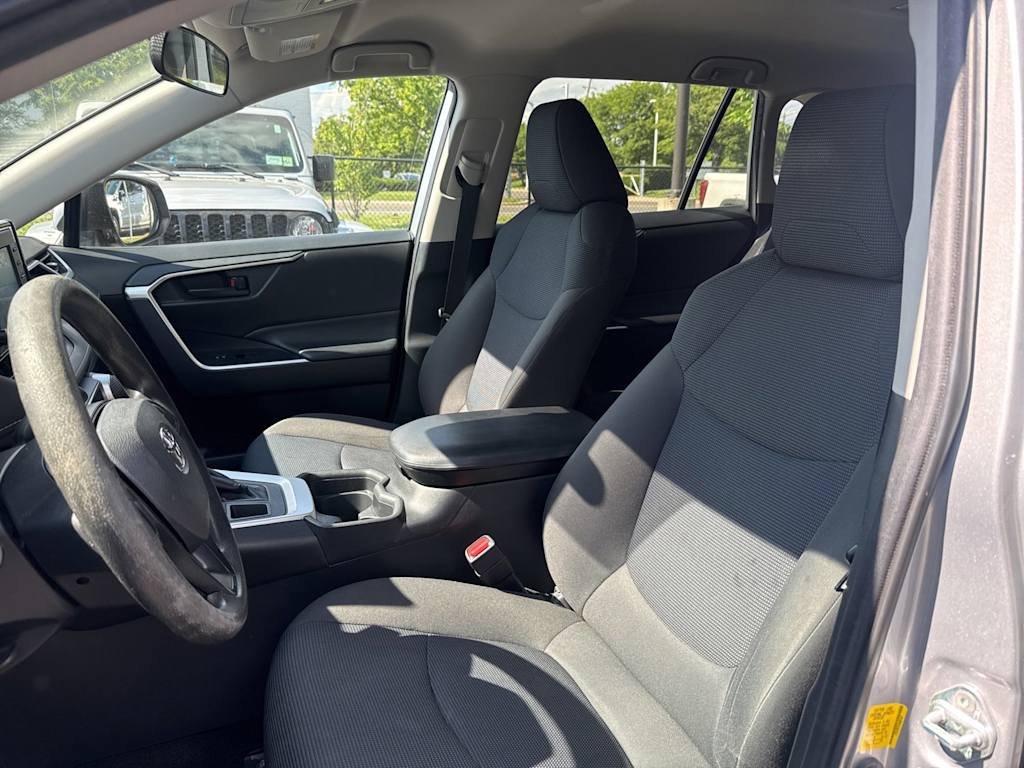 Thumbnail: 2019 Toyota RAV4 - 9