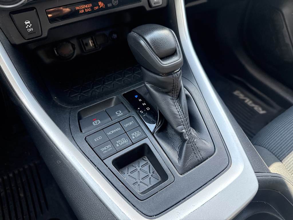 Thumbnail: 2019 Toyota RAV4 - 15