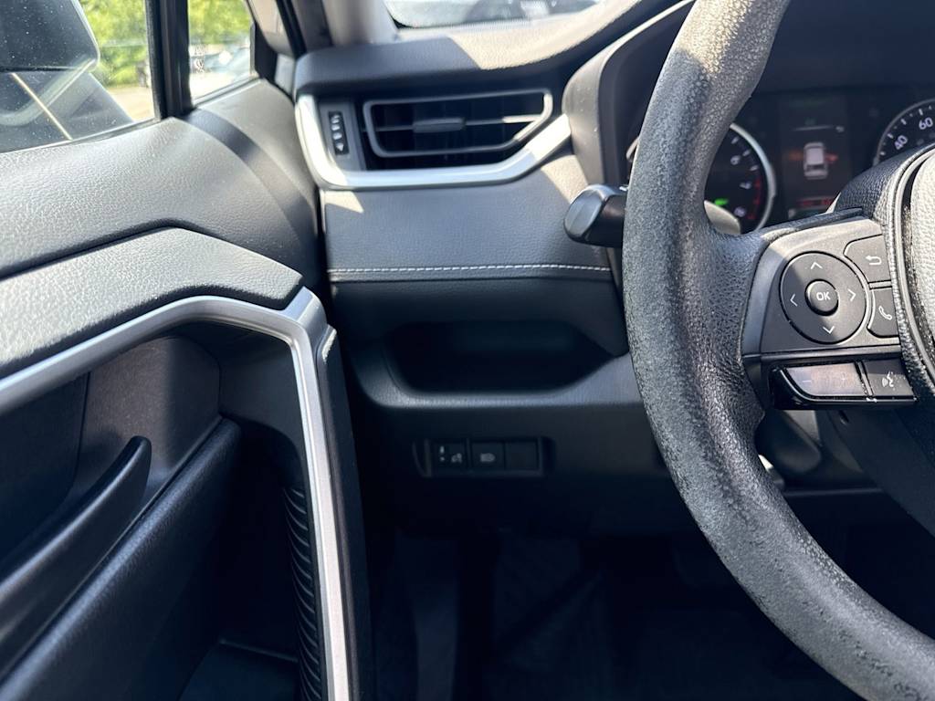 Thumbnail: 2019 Toyota RAV4 - 23