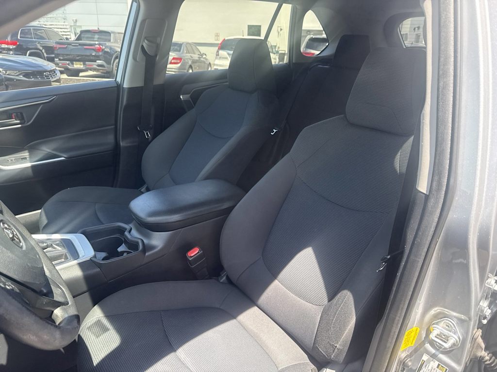 Thumbnail: 2019 Toyota RAV4 - 9