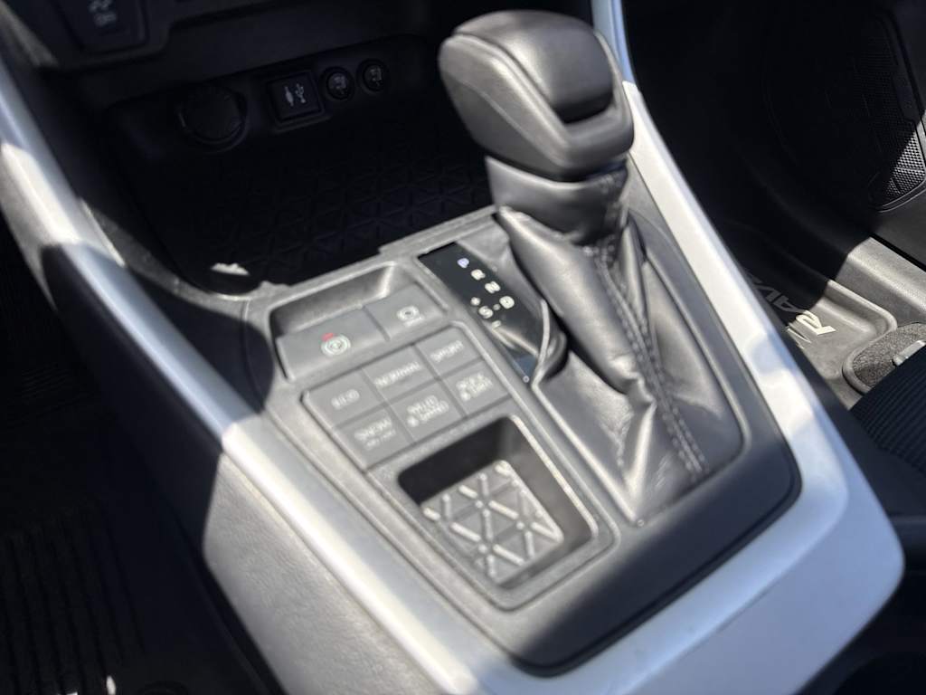 Thumbnail: 2019 Toyota RAV4 - 15