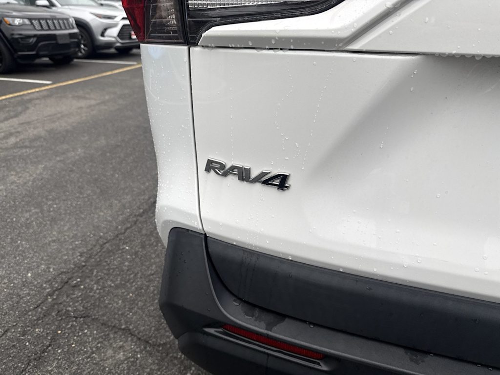 Thumbnail: 2022 Toyota RAV4 - 6