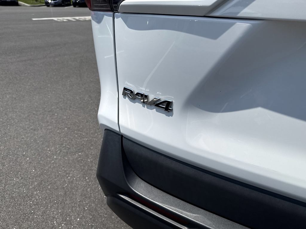 Thumbnail: 2022 Toyota RAV4 - 6