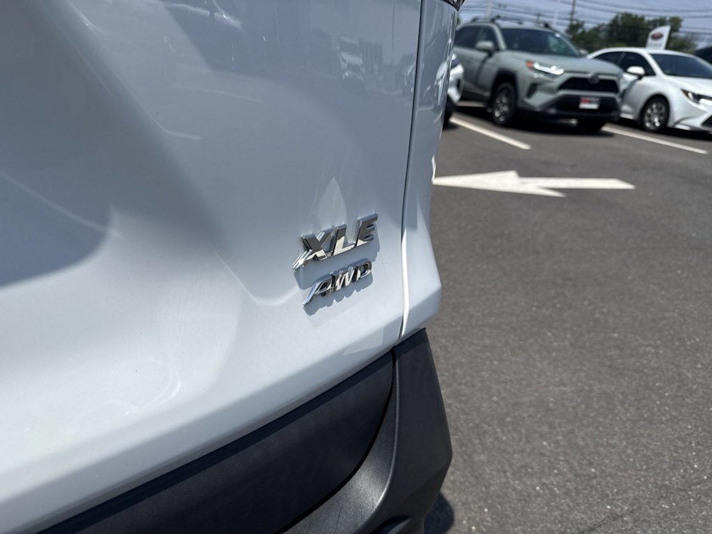 Thumbnail: 2022 Toyota RAV4 - 20
