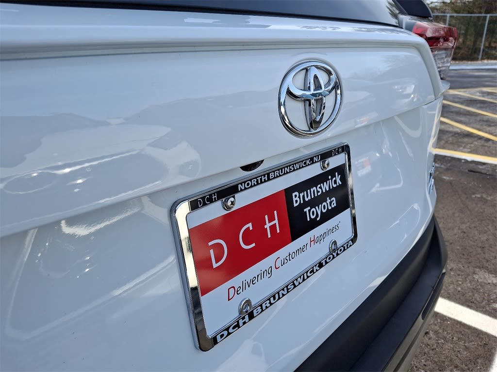 2022 Toyota RAV4 XLE 32