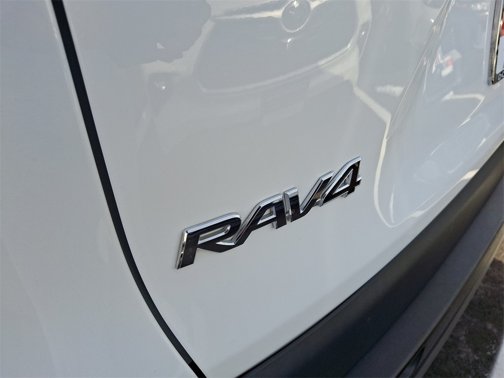 2022 Toyota RAV4 XLE 31